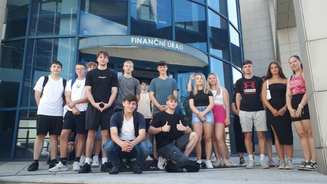 Třída O2 na exkurzi ve finančních institucích Blanska
