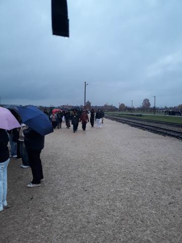 Maturitní třídy navštívily tábory Osvětim a Březinka