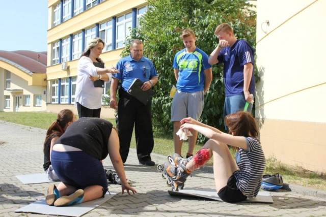 Příteli chvátej SOS aneb ohlédnutí za školním kolem Soutěže v první pomoci