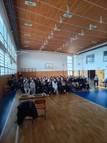 Žáci čtvrtých a třetích ročníků si vsedě poslechli Vsedě