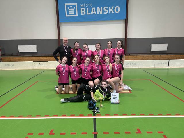 Naše florbalistky pokračovaly ve šlépějích svých spolužáků