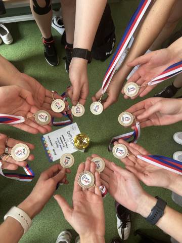 Naše florbalistky pokračovaly ve šlépějích svých spolužáků